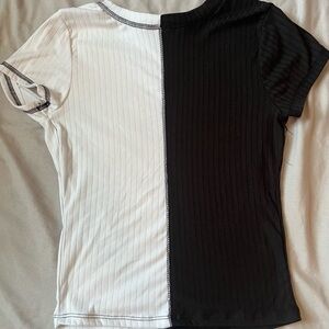 Large Rue 21 split color tshirt